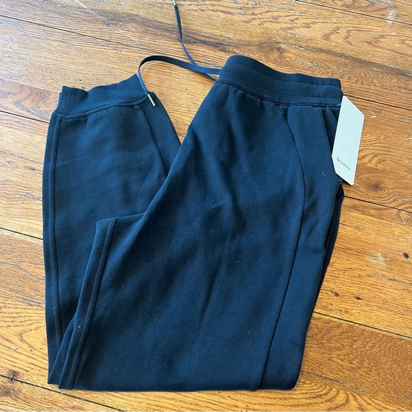 NWT Lululemon Scuba High Rise Relaxed Jogger 10 - Picture 2 of 6